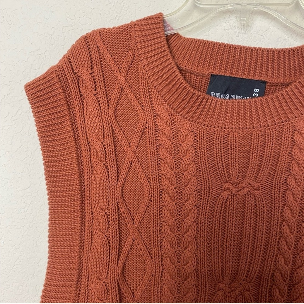 Broadway 38 Cable Knit Sleeveless Sweater - Rust - Picture 4 of 6